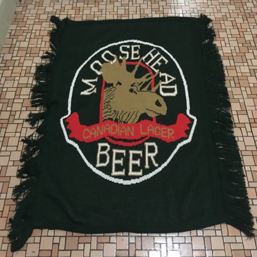 Moosehead Canadian Lager 52”x 35 Woven Throw Blanket Wall Hanging Green